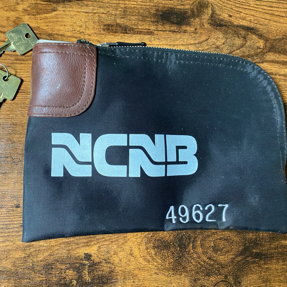 NCNB vintage bank deposit bag with zipper, lock, 2 keys 1970's